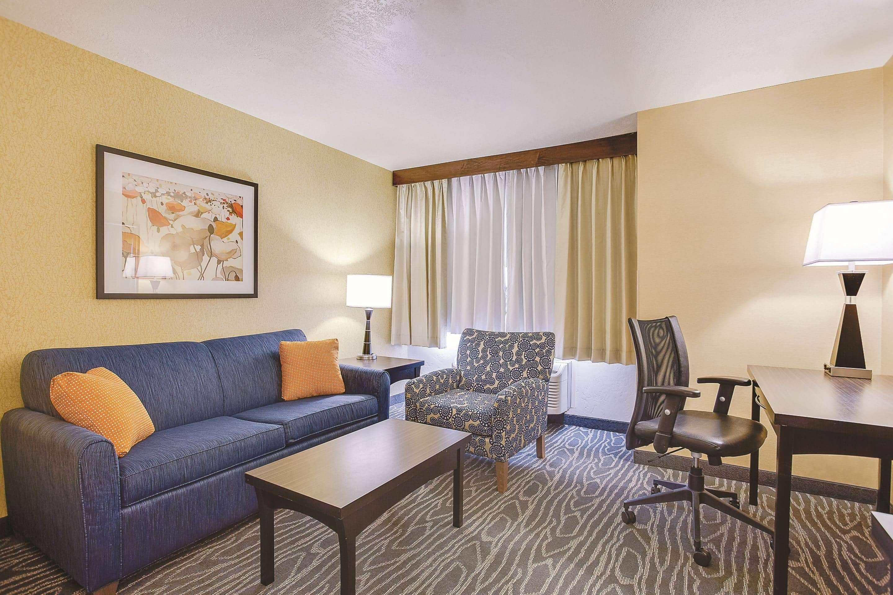 La Quinta By Wyndham Logan Hotell Eksteriør bilde