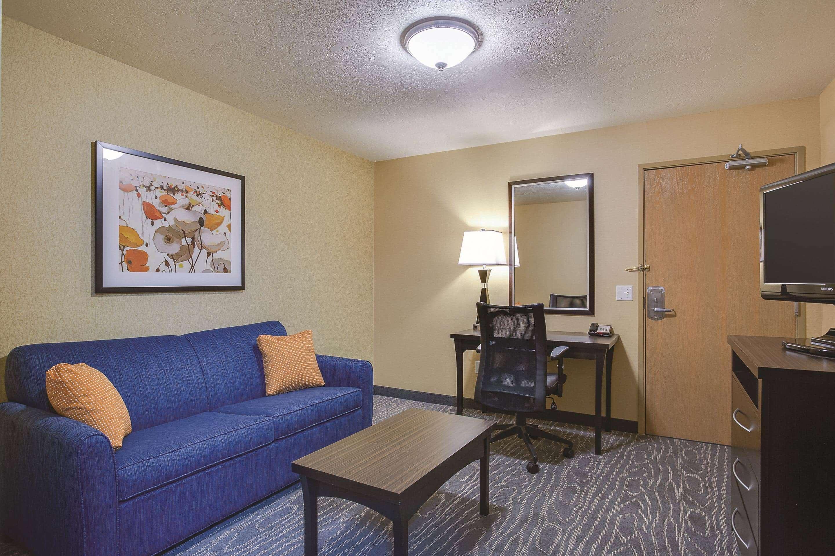 La Quinta By Wyndham Logan Hotell Eksteriør bilde