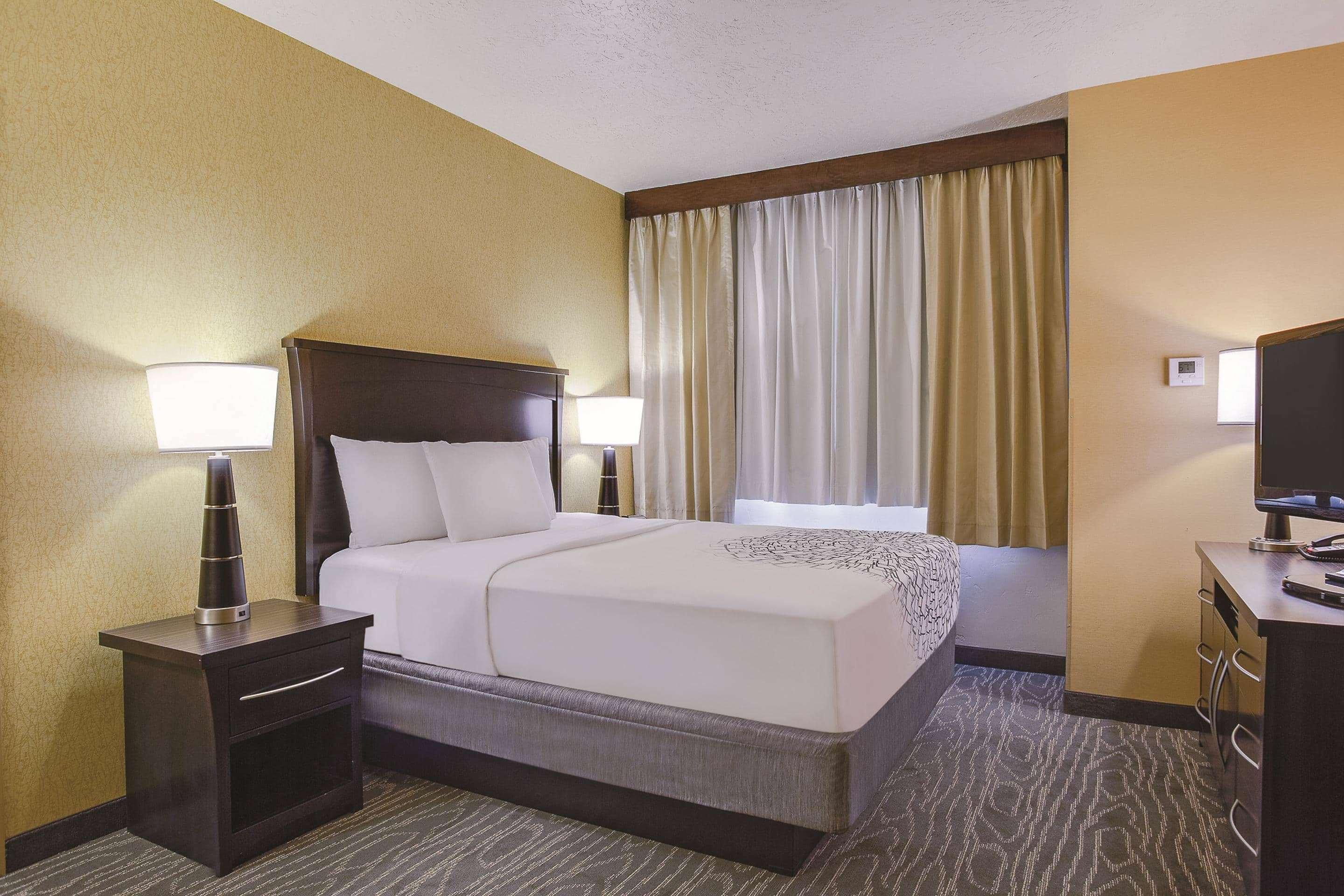 La Quinta By Wyndham Logan Hotell Eksteriør bilde