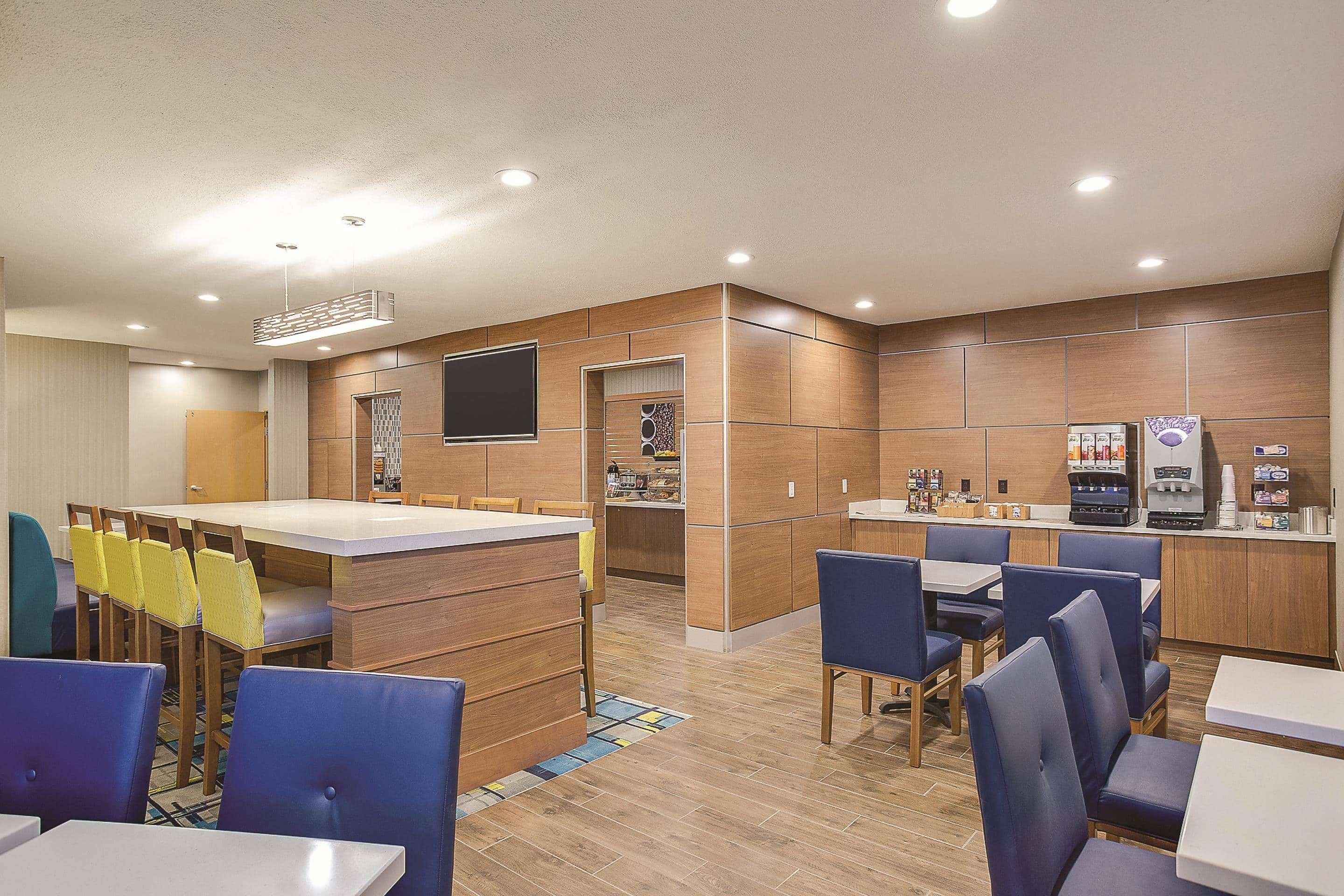 La Quinta By Wyndham Logan Hotell Eksteriør bilde