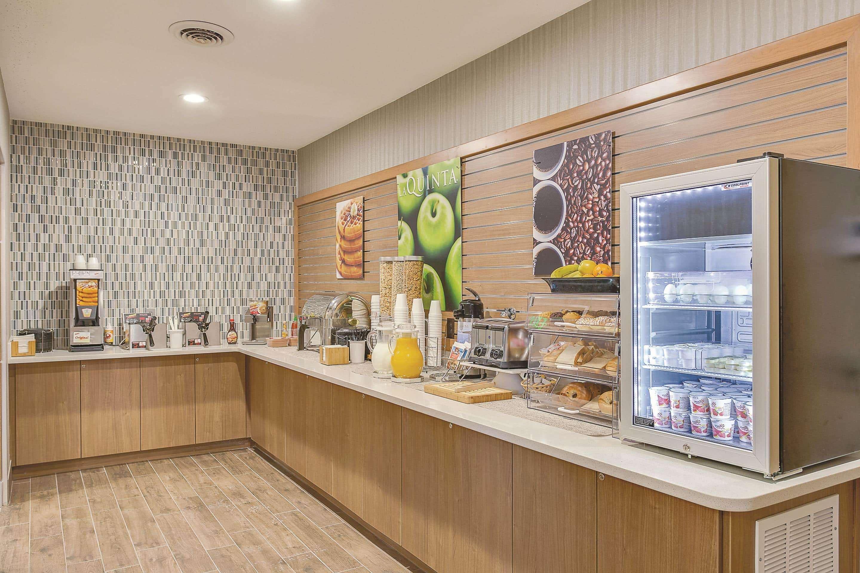 La Quinta By Wyndham Logan Hotell Eksteriør bilde